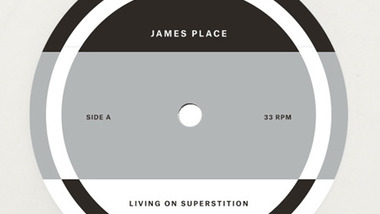 Ecoutez en entier Living on Supersition, premier LP du paysagiste techno James Place