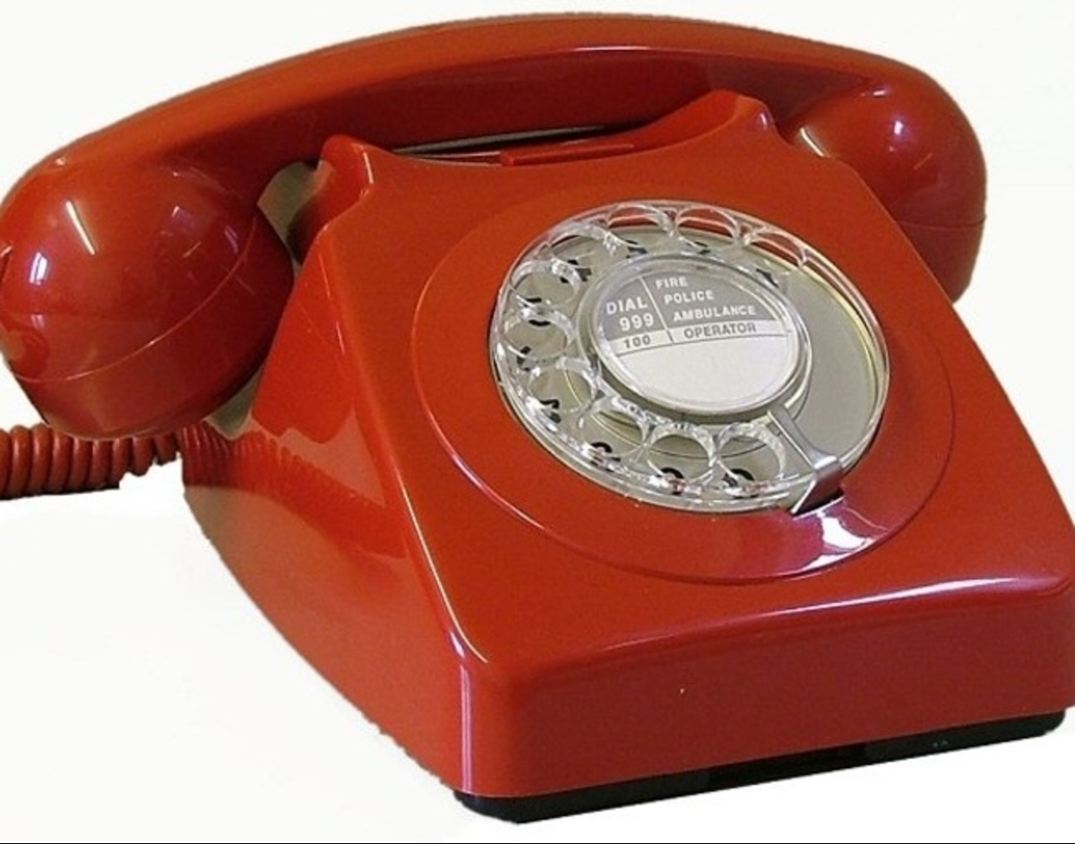 Та 50 телефон. Старинный телефонный аппарат. Советский телефонный аппарат. Первый телефонный аппарат. Трубка телефона.