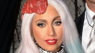 A tous ceux qui se demandaient à quoi pouvait bien ressembler Surgeon en première partie de Lady Gaga