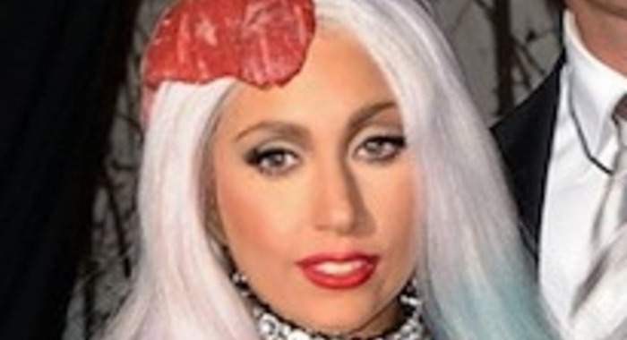 A tous ceux qui se demandaient à quoi pouvait bien ressembler Surgeon en première partie de Lady Gaga