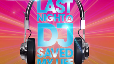 En ce moment à Blackpool au Royaume-Uni, vous pouvez voir une comédie musicale sur Ibiza qui s'appelle Last Night A DJ Saved My Life et David Hasselhoff joue dedans