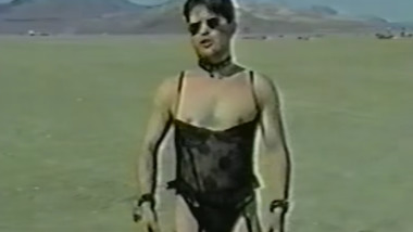 Un reportage de 1997 montre que Burning Man était encore à l'époque un repaire de freaks et de weirdos