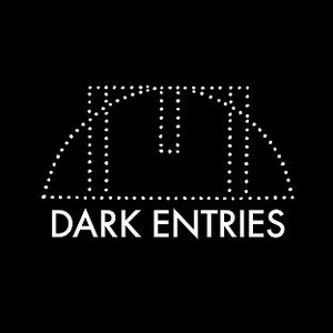 Insouciance et sifflotements : Dark Entries sort un mix post-punk indus uniquement composé de morceaux de musiciens décédés