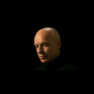 2017 aurait dû être l'année du grand retour discographique de Brian Eno