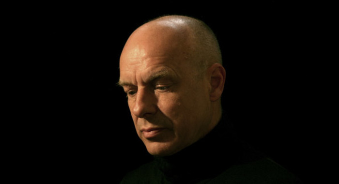 2017 aurait dû être l'année du grand retour discographique de Brian Eno