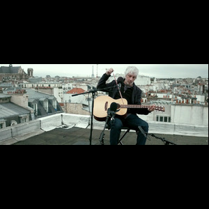 On regarde Lee Ranaldo en live dépouillé sur un toit de Paris